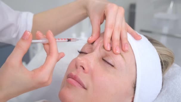 Botox Injection Beautiful Woman Appointment Cosmetologist Elite Beauty Salon Fight — Αρχείο Βίντεο