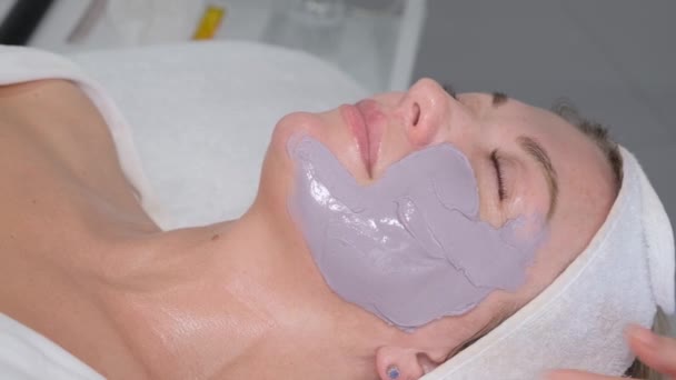 Facial Skin Rejuvenation Using Professional Cosmetics Beauty Salon Womans Face — стоковое видео