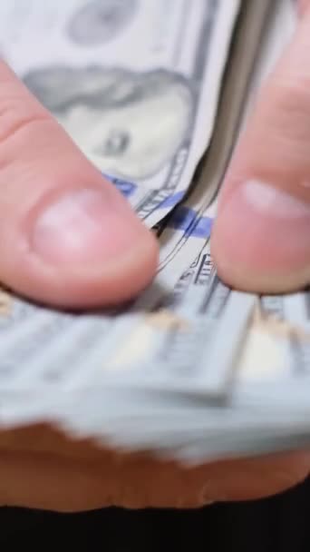 Close Mãos Masculinas Contando Notas Cem Dólares Conceito Investimento Suborno — Vídeo de Stock