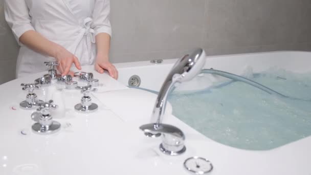 Young Spa Cosmetologist Girl Adjusts Hydrobath Procedure Hydromassage Bath Salon — стоковое видео
