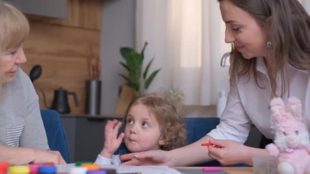 Grandma Mom Teach Child Paint Acrylic Paints Happy Family Spending — Video