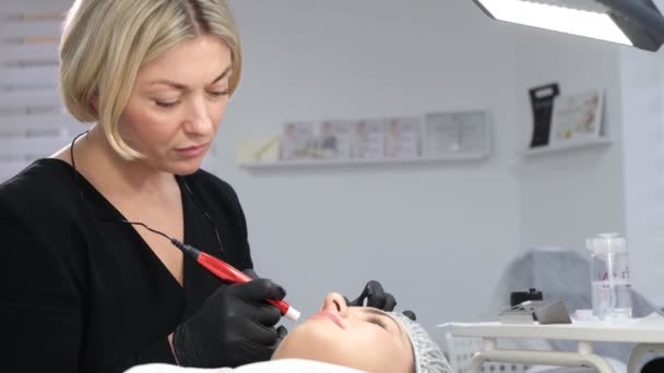Young Woman Having Permanent Makeup Lips Beautician Salon Cosmetologist Making — стоковое видео