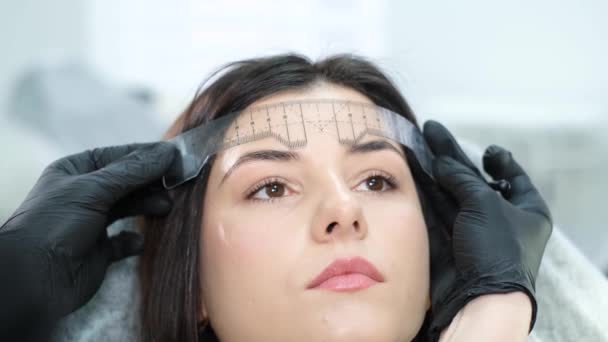 Cosmetologist Performs Permanent Eyebrow Make Procedure Using Special Tattoo Needle — стоковое видео