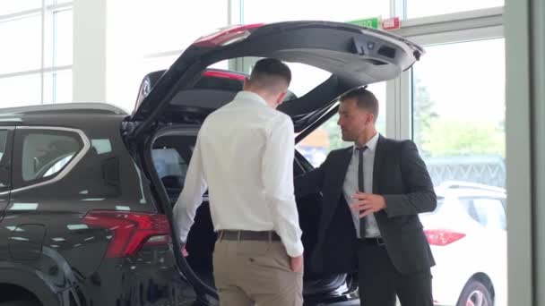 Salesman Car Dealership Shows New Suv Customer Buying New Car — Vídeo de Stock