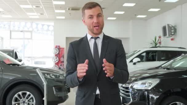 Loan Manager Talks Purchase Cars Installment Purchase Car Usa — Stock Video