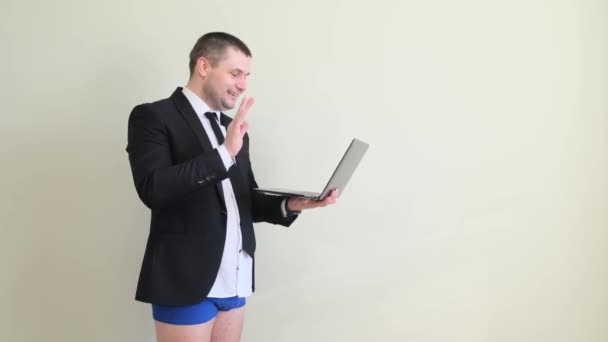 Direttore Ufficio Lavora Casa Vestito Con Una Giacca Biancheria Intima — Video Stock