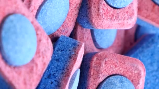Renkli Bulaşık Tanecikleri Daire Şeklinde Döner Bulaşık Makinesi Için Deterjan — Stok video
