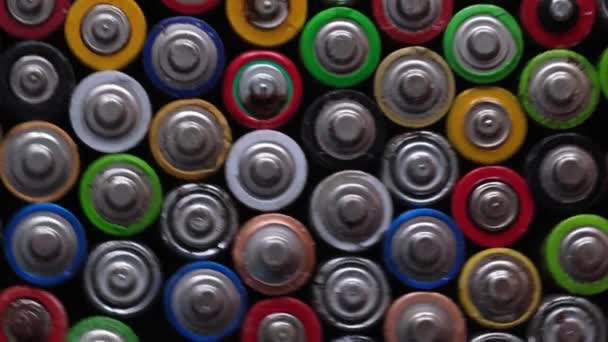 Muchas Baterías Usadas Diferentes Fabricantes Pilas Viejas Para Reciclar — Vídeos de Stock