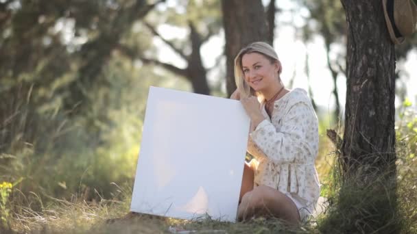 Kvinna Konstnär Med Målning Händerna Solnedgången Konstnär Konst Till Salu — Stockvideo