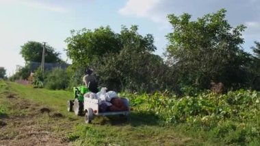  Tarım makineleri yönetimi. Tarım makinelerinin idaresi. Toplama kampanyası, toprak işleri. Tarım endüstrisi ve tarım sektörü. 
