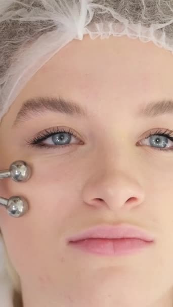 Aging Verjüngung Ohne Chirurgische Behandlung Der Praxis Elektrostimulation Der Gesichtshaut — Stockvideo