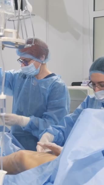 Flebólogo Quirófano Clínica Quirúrgica Cirugía Vascular Venosa Realiza Una Operación — Vídeos de Stock
