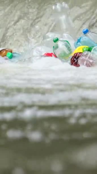 Plastikflaschen Fluss Aus Nächster Nähe Das Problem Menschlicher Auswirkungen Auf — Stockvideo
