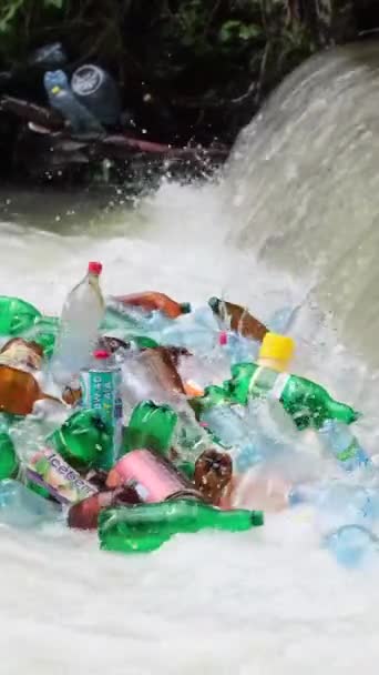Πρόβλημα Της Ρύπανσης Των Υδάτων Σκουπίδια Στο Νερό Πρόβλημα Της — Αρχείο Βίντεο
