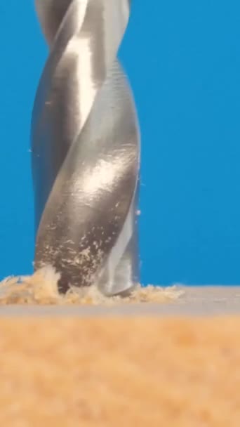 Close Perfuração Buraco Uma Superfície Madeira Com Uma Broca Metal — Vídeo de Stock