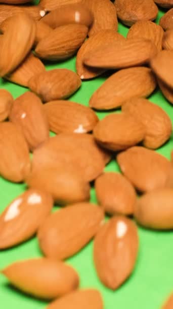 Kacang Almond Jatuh Latar Belakang Hijau Almond Kaya Vitamin Dan — Stok Video