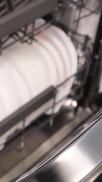 Ligar Máquina Lavar Loiça Automática Carregada Com Pratos Sujos Lavagem — Vídeo de Stock