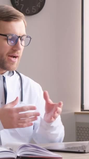 Junge Professionelle Therapeutin Bei Einer Online Beratung Büro Der Arzt — Stockvideo