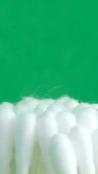 Хлопчатобумажные Мазки Зеленом Фоне Фон Хромакея Крупный План Вертикальное Видео — стоковое видео