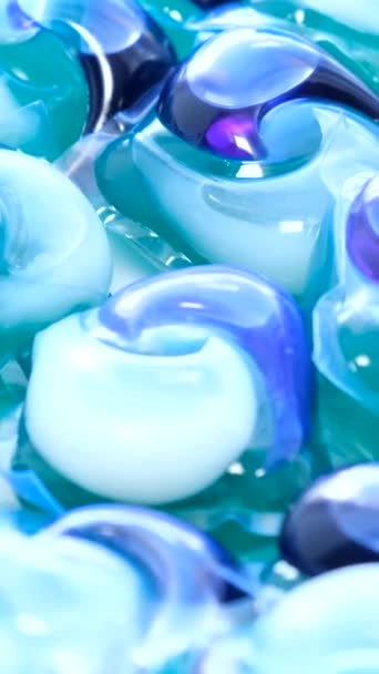 Proszek Płyn Niebieski Detergent Pralniczy Obrót Makra Pionowe Wideo — Wideo stockowe