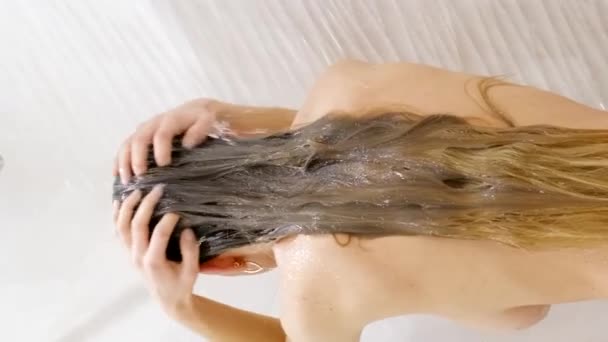 Young Woman Warm Stream Shower She Massages Hair Her Head — Stock Video