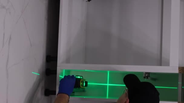 레벨의 새로운 아파트에 가구의 고품질과 내구성 가구를 설치할 레이저 비디오 — 비디오