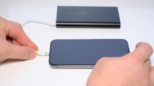 Connexion Câble Usb Une Batterie Power Bank Externe Pour Charger — Video