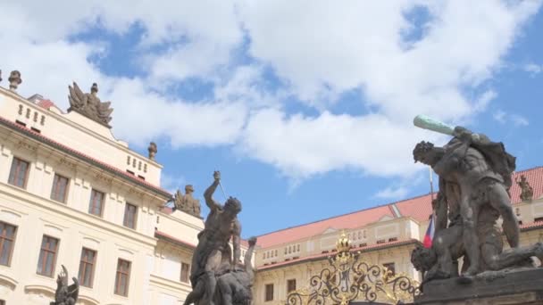 Prag Charles Köprüsü Ndeki Katolik Azizlerin Tarihi Heykelleri Çek Cumhuriyeti — Stok video