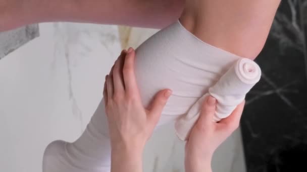 Cellulite Wrapping Dressing Procedure Cellulite Wrap Concept Fighting Cellulite Fat — Stock Video