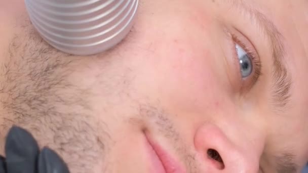 초음파를 사용한 얼굴의 노화에 화장품 비디오 — 비디오