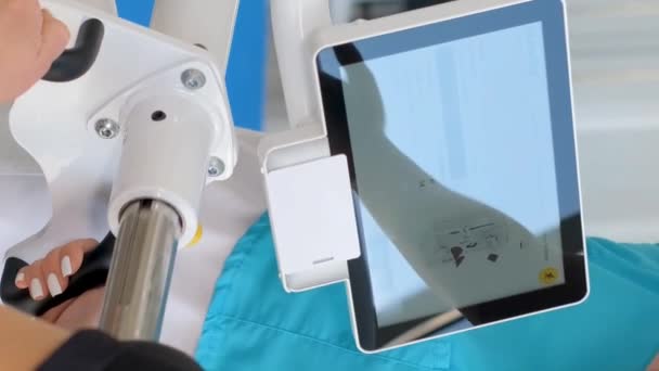 Senam Therapeutic Untuk Kembali Pada Peralatan Teknologi Modern Klinik Karya — Stok Video