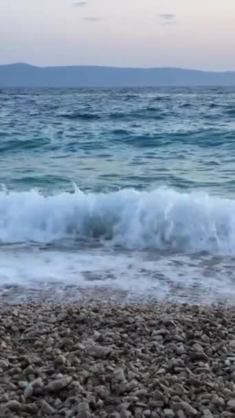 Olas Azules Playa Playa Con Primer Plano Desenfoque Ola Alta — Vídeo de stock