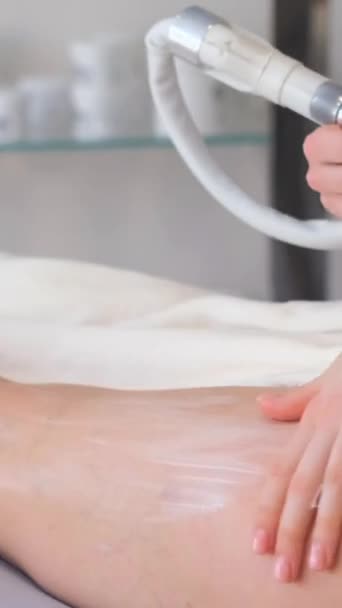 Massage Sous Vide Dans Salon Beauté Cellulite Correction Figure Une — Video