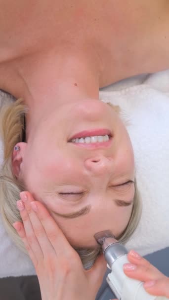 Procedura Massaggio Facciale Sotto Vuoto Salone Bellezza Medico Barba Con — Video Stock