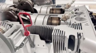 Operasyon sırasında içten yanmalı motor. Motor ayrıntıları.