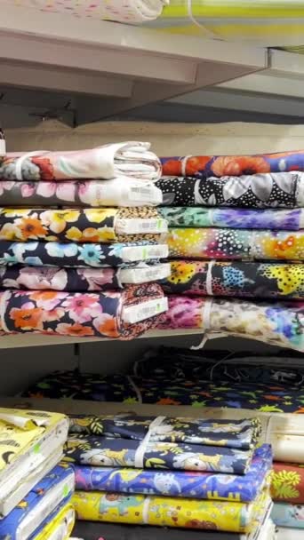 Loja Tecido Colorido Têxtil Tecidos Cores Diferentes Materiais Diferentes Loja — Vídeo de Stock