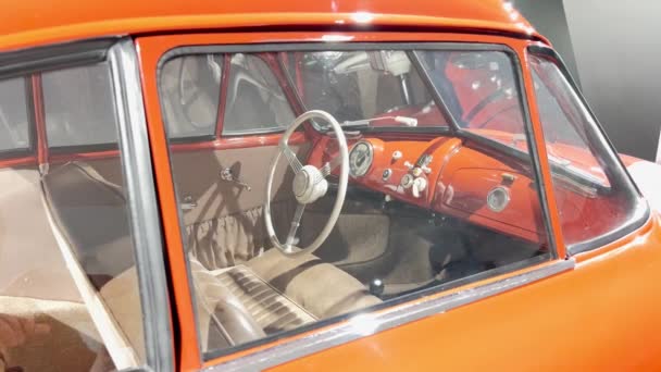 포르쉐 박물관 복고풍 경주용 자동차 전시회 인상적인 특성을 슈투트가르트 2023년 — 비디오