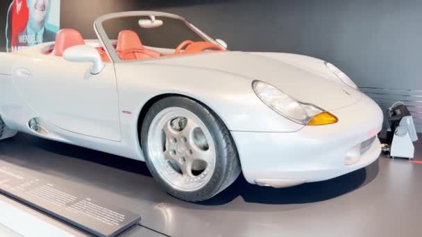 Exposição Carros Corrida Retro Empresa Porsche Carro Com Desempenho Impressionante — Vídeo de Stock