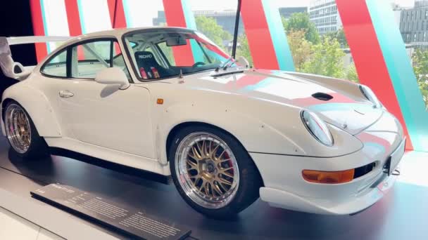 Porsche Arabalarının Modern Bir Müzesi Eski Arabaların Sergisi Stuttgart Almanya — Stok video