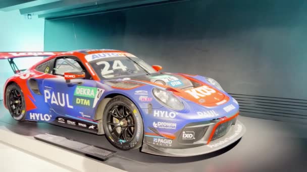 Porsche Arabalarının Modern Bir Müzesi Eski Arabaların Sergisi Stuttgart Almanya — Stok video