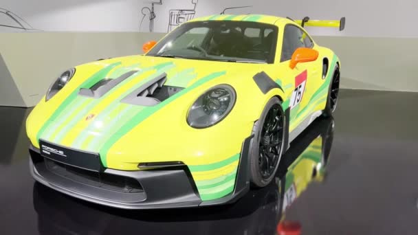 Museu Moderno Todos Modelos Carros Porsche Exposição Carros Retro Estugarda — Vídeo de Stock