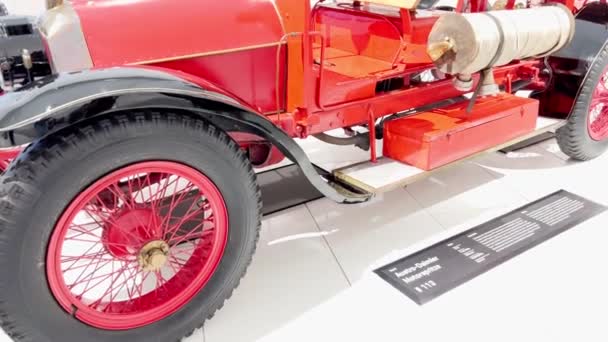 Ein Modernes Museum Aller Modelle Von Porsche Autos Ausstellung Von — Stockvideo