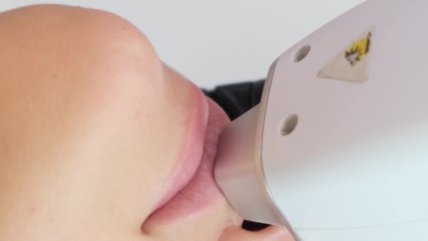 Tutup Ahli Kecantikan Terapis Membuat Pengobatan Laser Untuk Wanita Yang — Stok Video