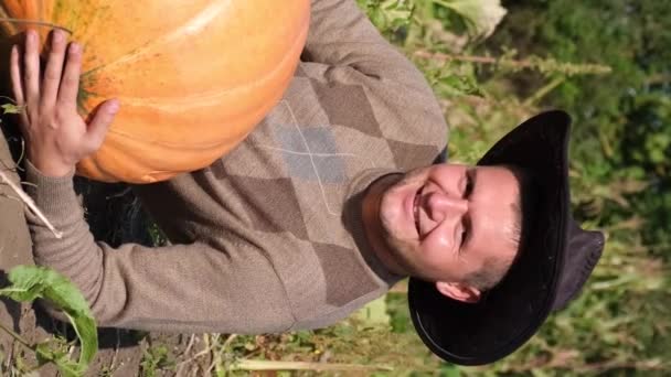 Farmer Hugs Pumpkin Garden Autumn Scene Ecological Health Concept Fresh — Stock Video