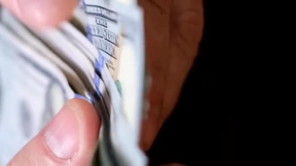 Egy Férfi Százdollárosokat Számol Egy Üzletember Gyorsan Megszámolja Pénzét Közelről — Stock videók