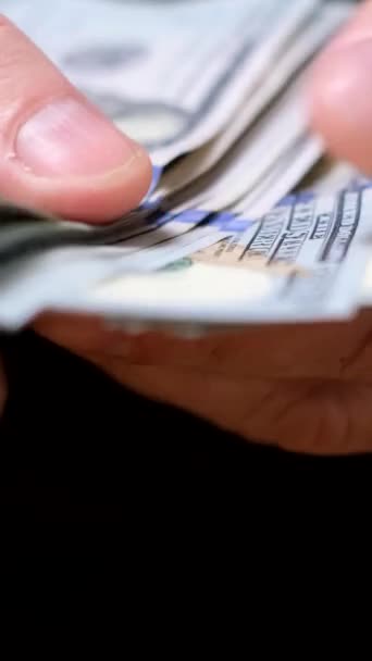 Homem Conta Notas 100 Dólares Empresário Rapidamente Conta Seu Maço — Vídeo de Stock