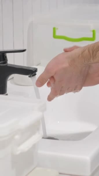 Lægen Lægerne Assistent Vasker Sine Hænder Med Sterile Midler Før – Stock-video