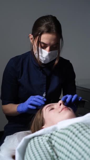Tratamiento Del Cabello Cosmetología Por Mesoterapia Disparo Cabeza Una Mujer — Vídeos de Stock