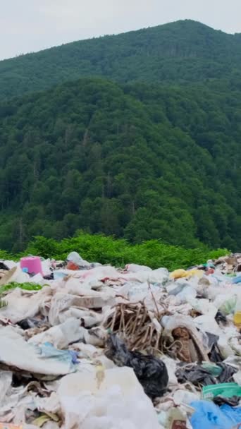 Μολυσμένη Ορεινή Περιοχή Πλαστικά Απόβλητα Πλατφόρμα Σκουπιδιών Και Βουνά Σκουπιδιών — Αρχείο Βίντεο