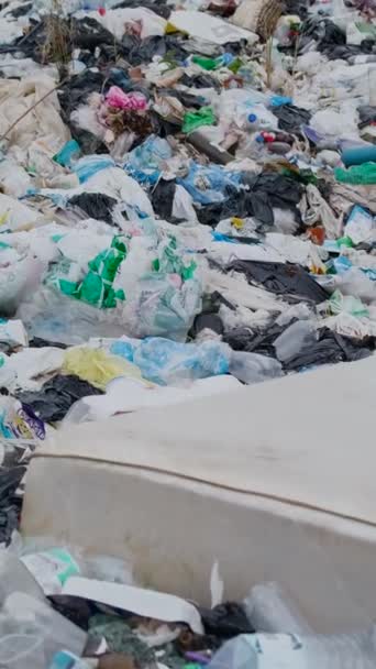 Bir Yığın Plastik Çöp Çöplerle Çevre Kirliliği Sorunu Toksik Plastik — Stok video